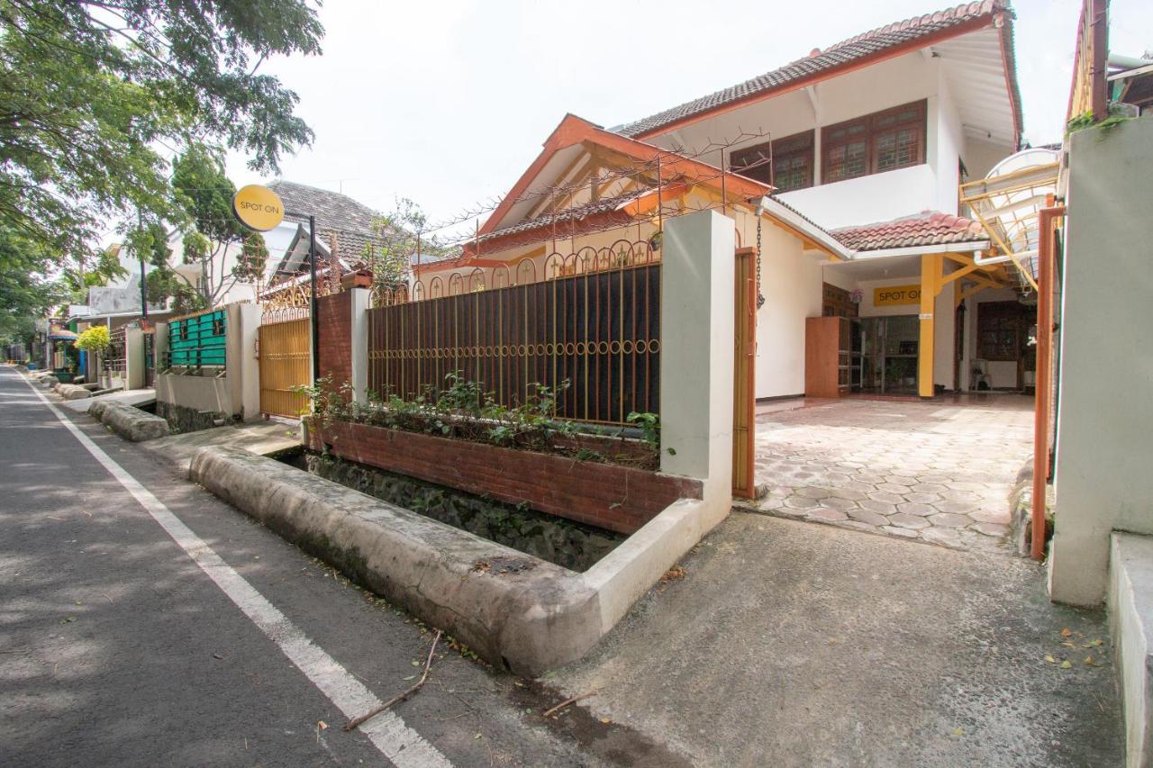 Spot On 3218 Bee Palm Family Syariah Hotel Malang Luaran gambar
